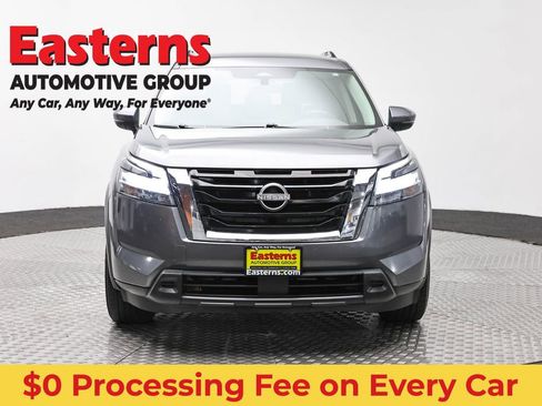 Used 2022 Nissan Pathfinder SV AWD/4WD image 2