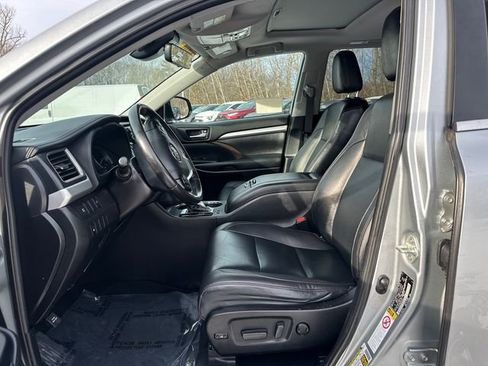 Certified 2019 Toyota Highlander XLE image 25