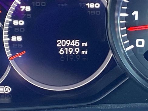 Used 2023 Porsche Cayenne S Platinum w/ Premium Package Plus image 26