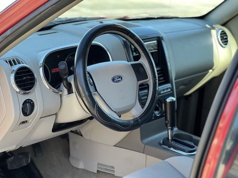 Used 2006 Ford Explorer XLT image 11