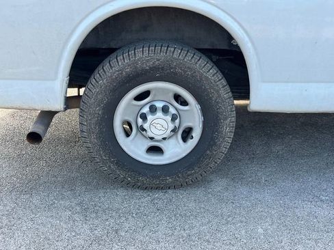 Used 2007 Chevrolet Express 3500 Extended Passenger RWD image 14