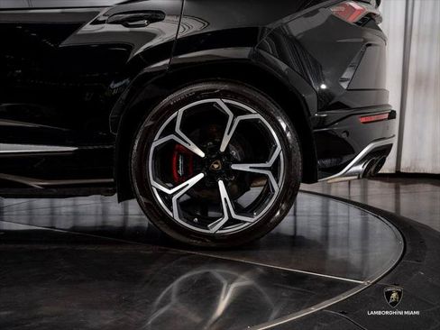 Used 2019 Lamborghini Urus AWD/4WD image 8