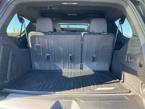 Used 2024 Chevrolet Suburban RST w/ Luxury Package image 28
