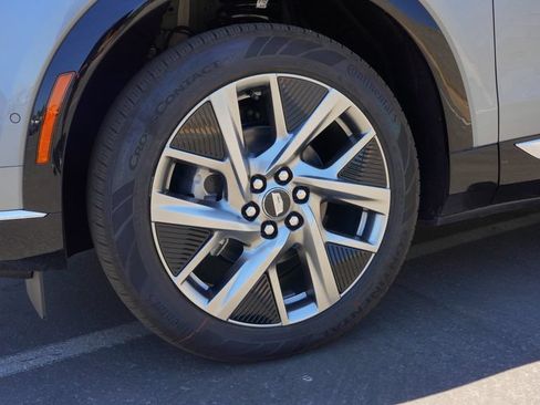 New 2027 Cadillac Optiq Luxury AWD/4WD image 7