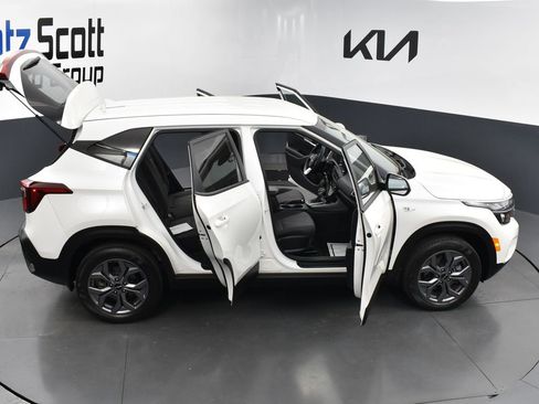Certified 2025 Kia Seltos LX image 32