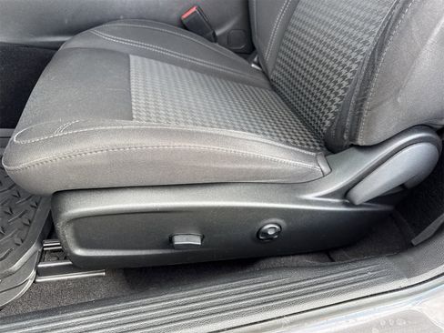 Used 2019 Dodge Challenger SXT image 15