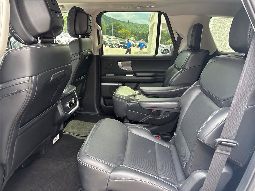 Used 2026 Ford Expedition Platinum w/ Driver's Package AWD/4WD image 10