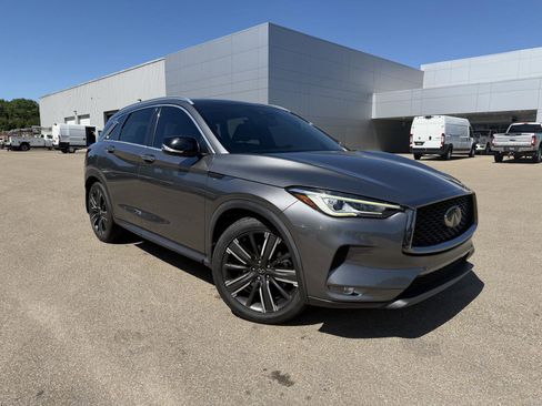 Used 2021 INFINITI QX50 Luxe w/ Appearance Package FWD image 3