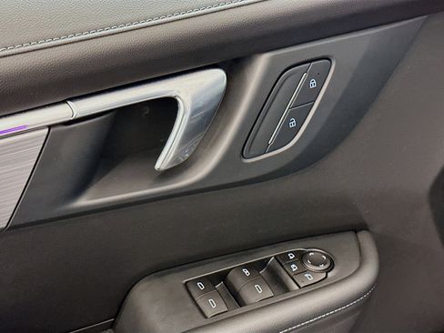 Used 2025 Buick Enclave Preferred image 15