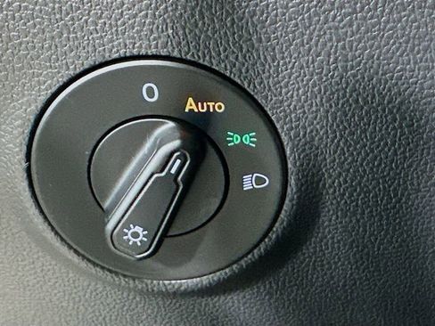 Used 2022 Volkswagen Taos SE image 23