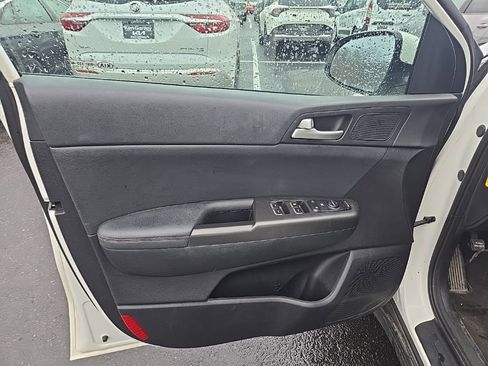 Used 2021 Kia Sportage S image 13