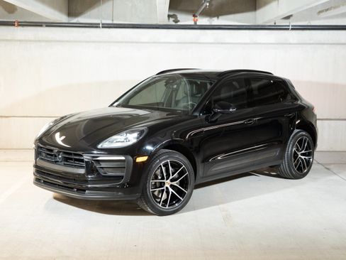 Certified 2023 Porsche Macan AWD/4WD image 1