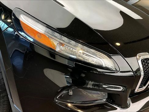 Used 2018 Jeep Cherokee Latitude FWD image 26