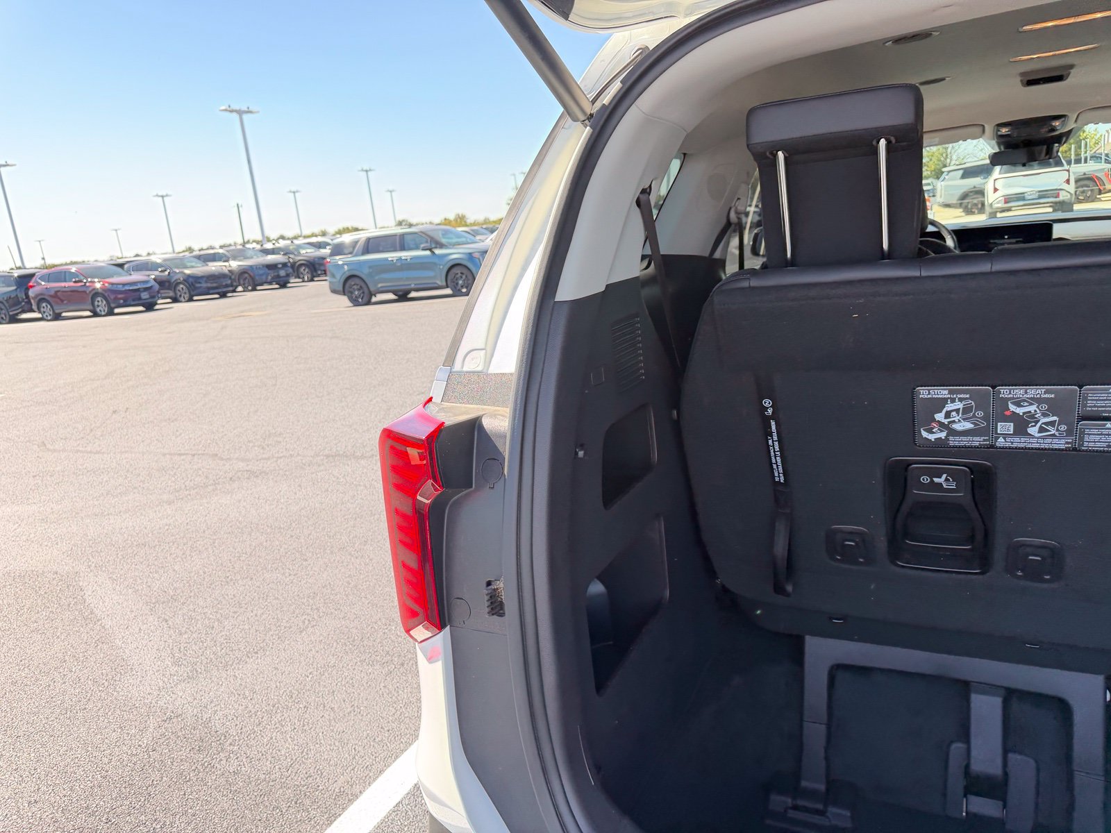 Used 2026 Kia Carnival EX FWD image 13