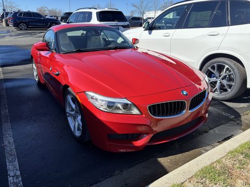 Used 2016 BMW Z4 sDrive28i image 2