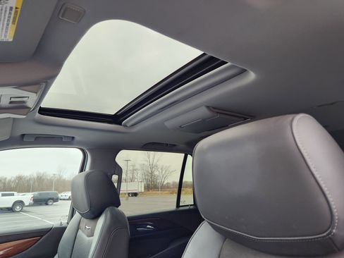 Used 2015 Cadillac Escalade Luxury image 27