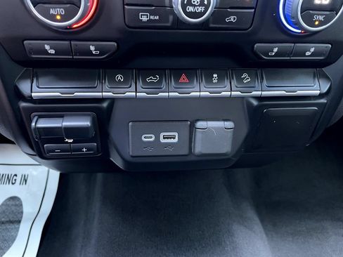 Used 2019 Chevrolet Silverado 1500 LT AWD/4WD image 17
