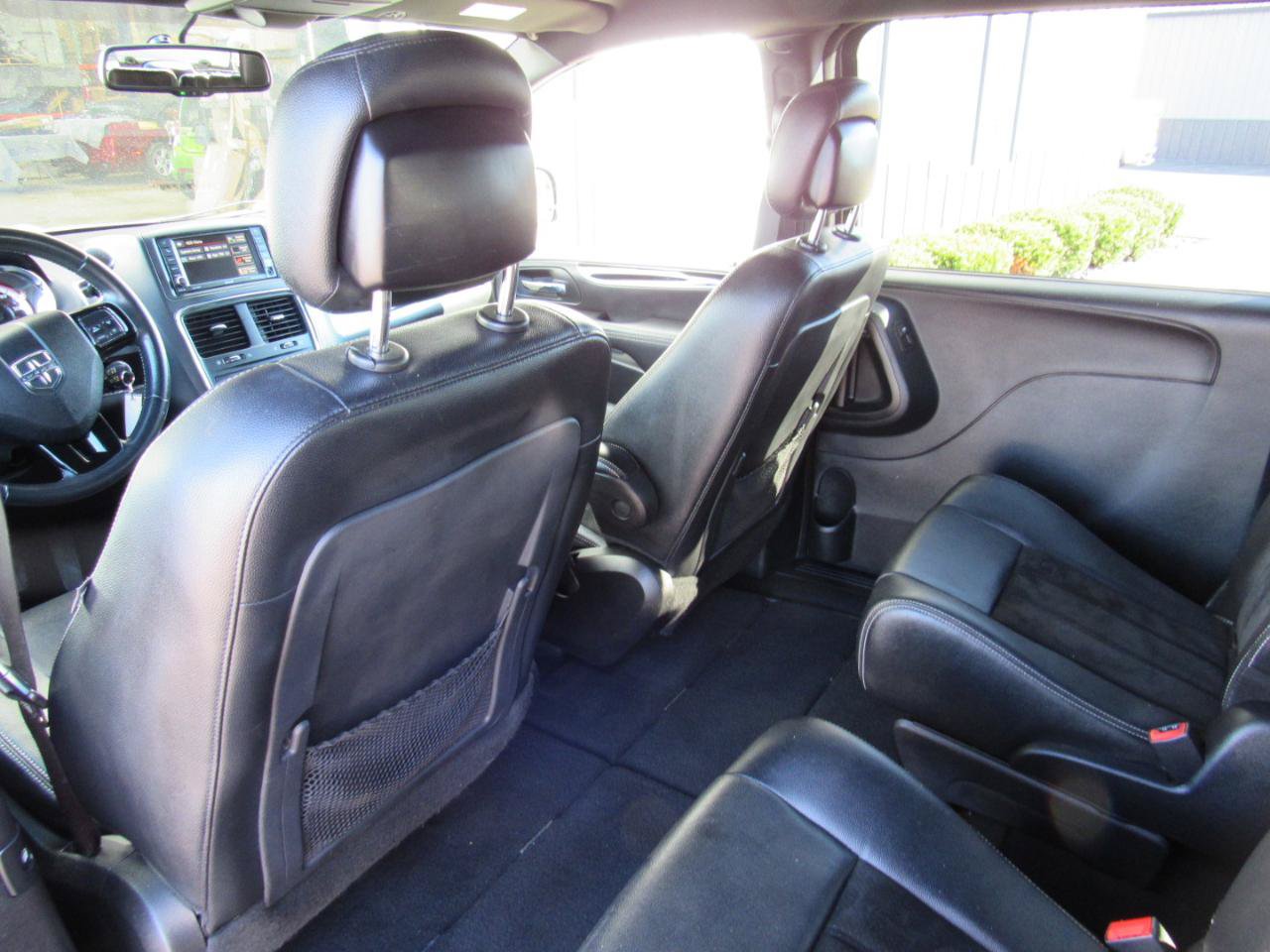 Used 2015 Dodge Grand Caravan SXT FWD image 38