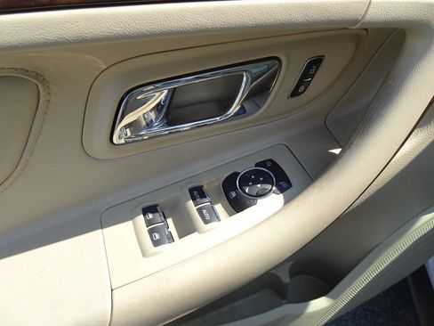 Used 2018 Ford Taurus Limited image 12