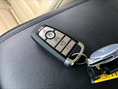 Used 2017 Ford Edge SEL w/ Equipment Group 201A FWD image 12