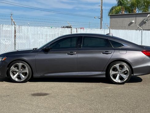Used 2018 Honda Accord Touring image 2