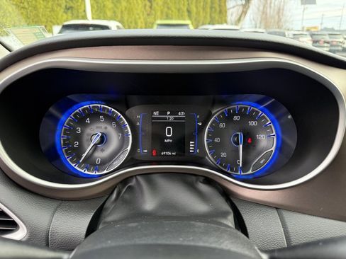 Used 2023 Chrysler Voyager LX image 32