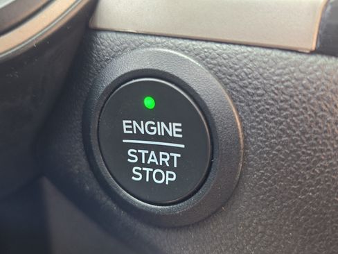 Used 2022 Ford Escape SE w/ SE Sport Appearance Package FWD image 33