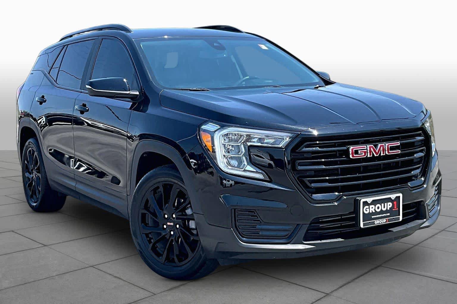 Used 2024 GMC Terrain SLE w/ Driver Convenience Package FWD image 3