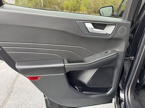 Used 2024 Ford Escape Platinum w/ Premium Technology Package image 30