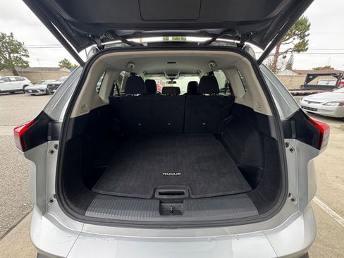 Used 2025 Nissan Rogue SV image 33