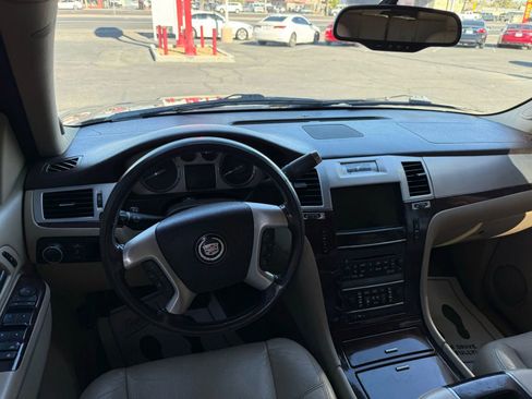 Used 2012 Cadillac Escalade Luxury image 5