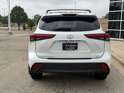 Used 2022 Toyota Highlander XLE FWD image 4