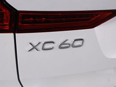 Used 2024 Volvo XC60 T8 Ultimate w/ Protection Package Premier AWD/4WD image 19