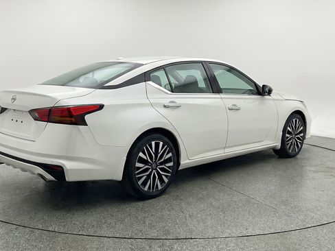 Used 2025 Nissan Altima 2.5 SV image 9