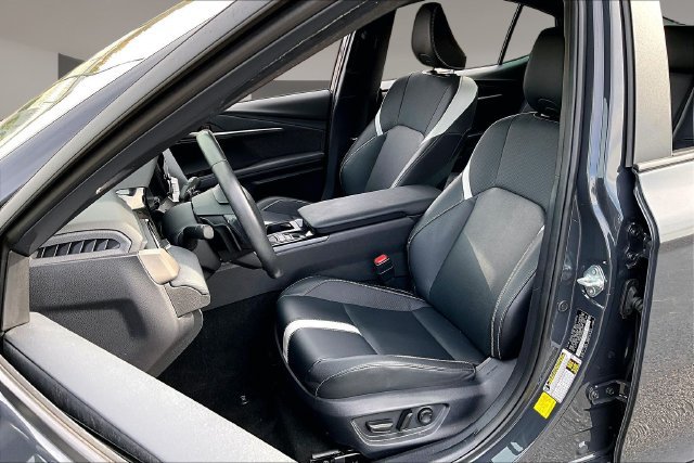 Used 2025 Toyota Camry SE w/ Convenience Package FWD image 20