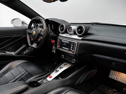 Used 2016 Ferrari California T image 51
