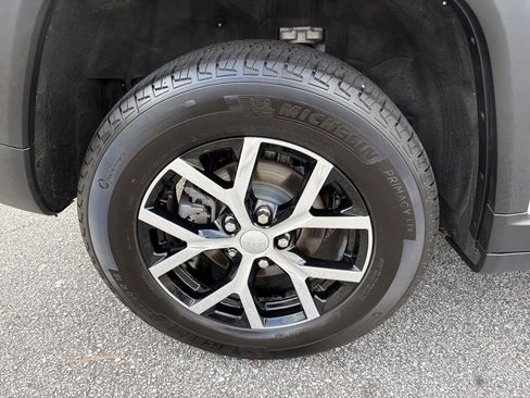 Used 2025 Jeep Grand Cherokee Limited AWD/4WD image 15