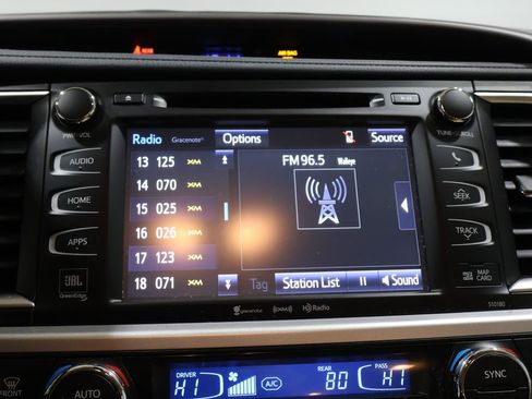 Used 2017 Toyota Highlander Limited Platinum image 26