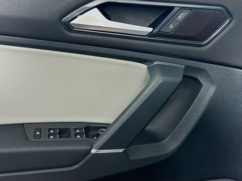 Used 2018 Volkswagen Tiguan SE image 13