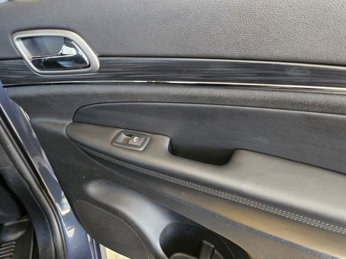 Used 2020 Jeep Grand Cherokee Limited X image 36
