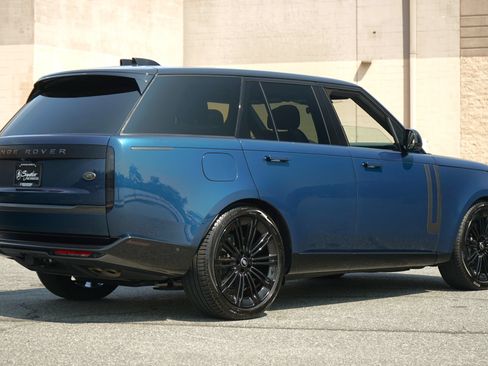 Used 2023 Land Rover Range Rover SE AWD/4WD image 4