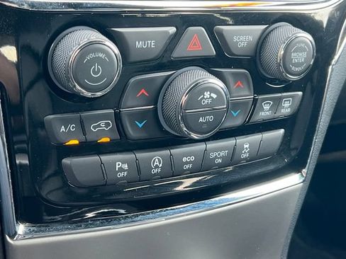 Used 2020 Jeep Grand Cherokee Limited AWD/4WD image 28