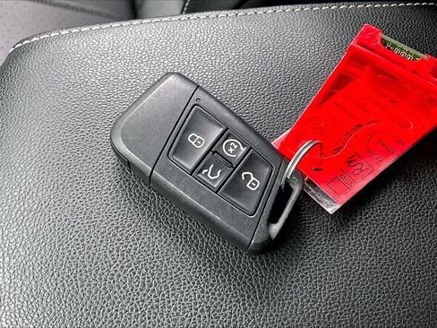 Used 2024 Volkswagen Tiguan SE R-Line FWD image 36