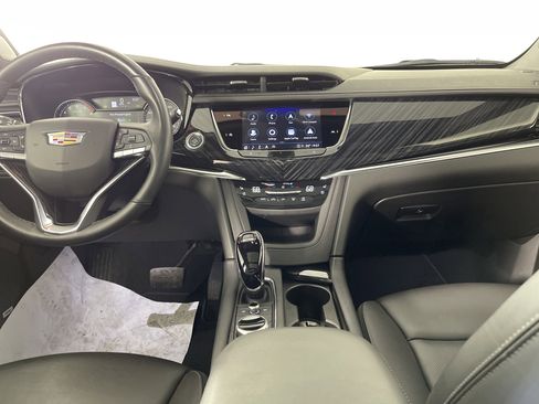 Used 2025 Cadillac XT6 Premium Luxury image 16