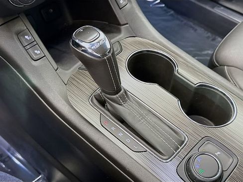 Used 2019 GMC Acadia SLT image 17