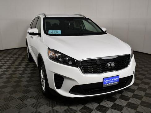 Used 2019 Kia Sorento FWD w/ LX Convenience Package image 3
