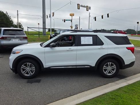 Used 2020 Ford Explorer XLT w/ Equipment Group 202A AWD/4WD image 4
