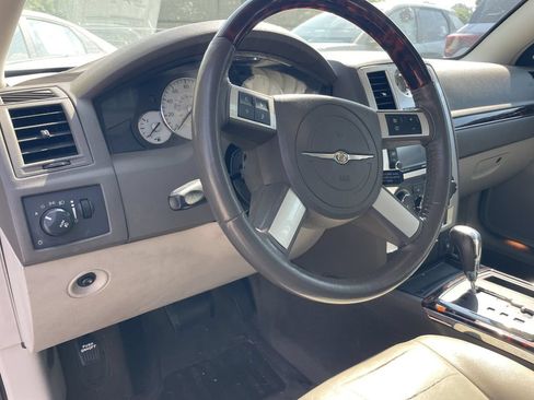 Used 2008 Chrysler 300 C w/ Navigation & Sound Group II RWD image 9