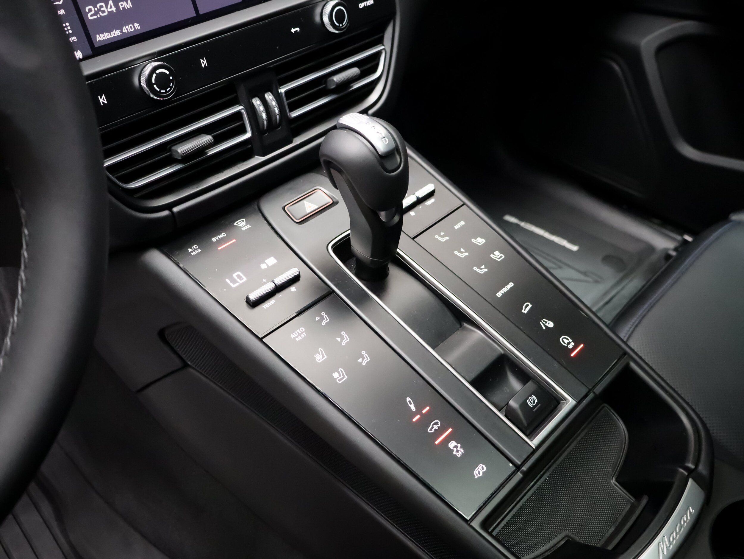 Certified 2025 Porsche Macan GTS AWD/4WD image 28