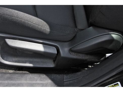 Used 2018 MAZDA MAZDA3 Sport FWD image 29